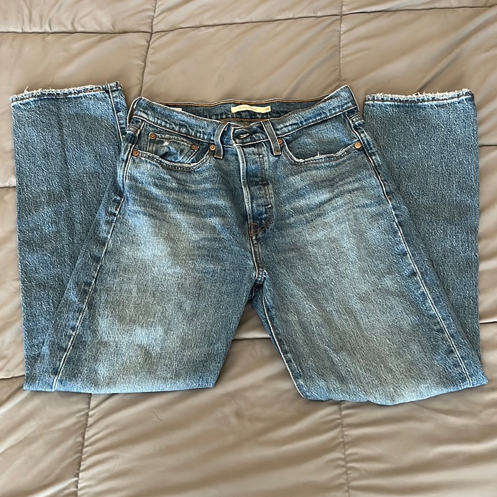 Levi’s Wedgie Straight Jean with Rip
